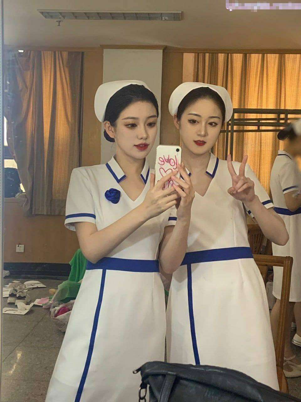 女友和她双胞胎的妹妹 高颜值姐妹花 Girlfriend and her twin sister, beautiful sisters