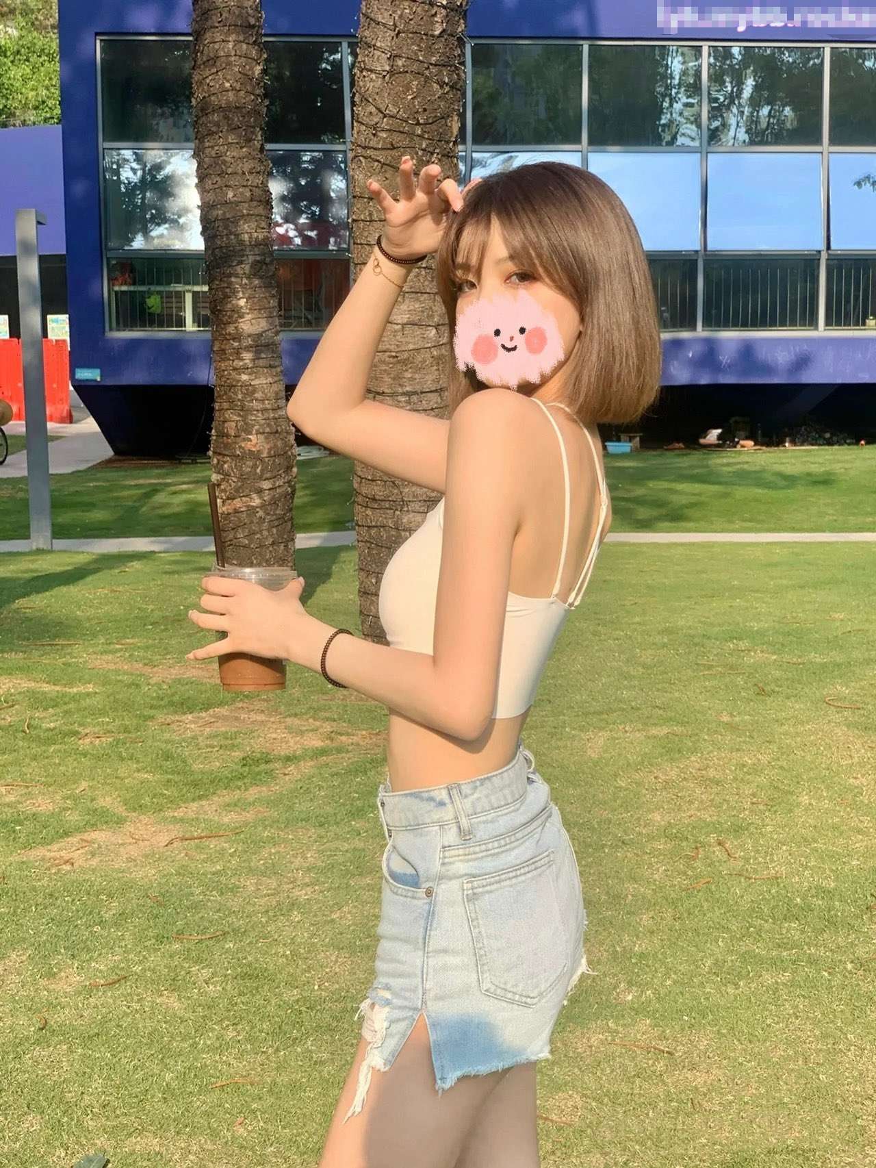 班花级学妹 大长腿跨在大鸡鸡上 全自动模式火力全开 The classy school girl straddles the big cock with her long legs and the full automatic mode is on full fire.