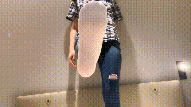 图书馆搭讪学妹 享受被操的快感被射了一身，还被插菊花 The library is catching up with a junior girl, enjoying the pleasure of being fucked, being ejaculated all over, and being fucked with anus.