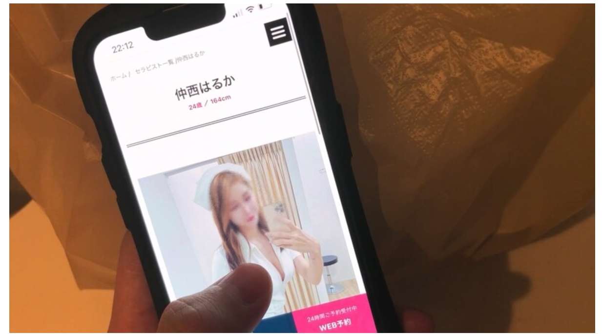 挺着坚硬鸡巴让美女护理师脱毛 肉棒见到美女就不安分 I let a beautiful nurse remove the hair with my hard cock. My cock gets restless when it sees a beautiful woman.