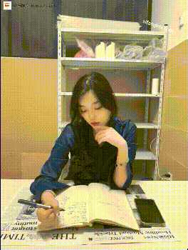 高颜值黑丝女秘书在办公室偷情，叫太大声差点被发现，性感白虎小嫩穴 The goodlooking female secretary in black stockings had an affair in the office. She screamed too loudly and almost got caught. She has a sexy white tiger pussy.