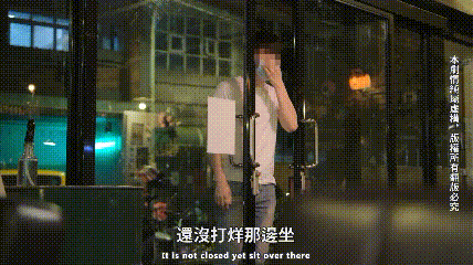 理发店巨乳老板娘 最后一位客人怎么能这么轻易就放过呢 How could the busty proprietress of the barber shop let the last customer go so easily？