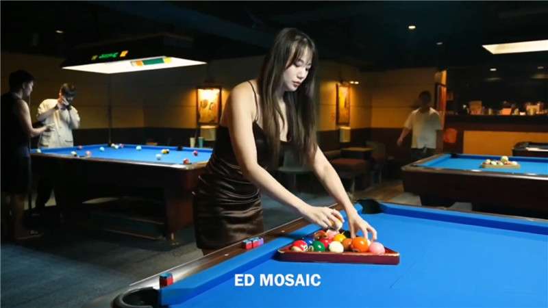 桌球女神的多P初体验粉红鲍小樱桃 The first experience of the billiards goddess of Pink Abalone Cherry