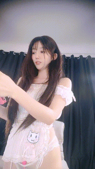 精彩动态图  极品身材女神【奶酪不甜】边跳边脱一字马展示肉穴塞跳蛋裸舞 Wond