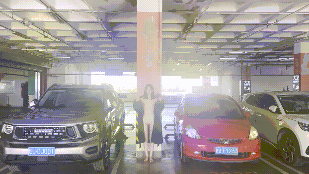 精彩动态图  苗条文静眼镜美少女各种户外大胆露出，人前女神 人后母狗 Wonde