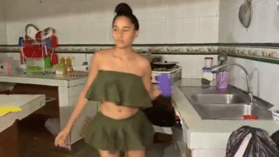 精彩动态图  印度大奶美女与大屌小男友从卧室到厨房激情啪啪 Wonderful