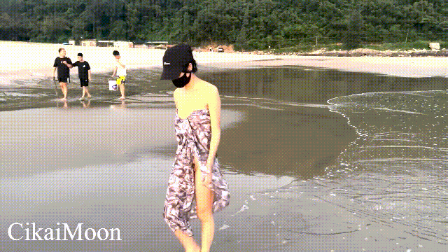 精彩动态图  国内露出狂人御姐在海滩全裸露出，无惧路人嬉笑讨论大饱眼福 Wond