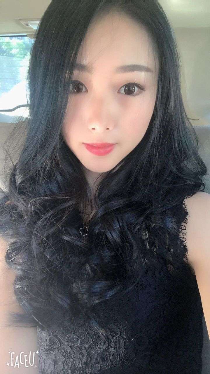 刚刚结婚不久的美女 newly married beauty