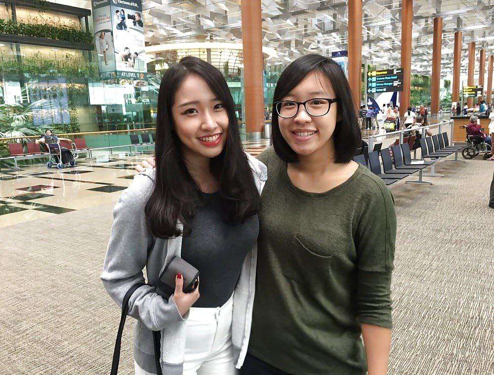 两位反差人妻 Two contrasting wives