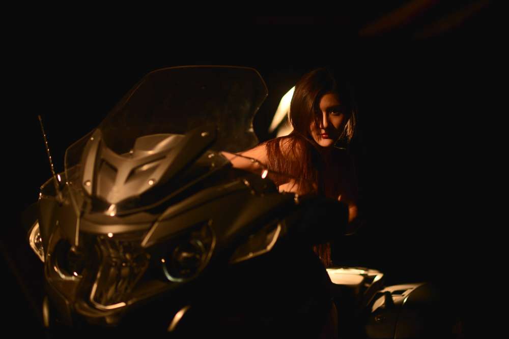 黑夜女王与她的座驾 Queen Queen and her car