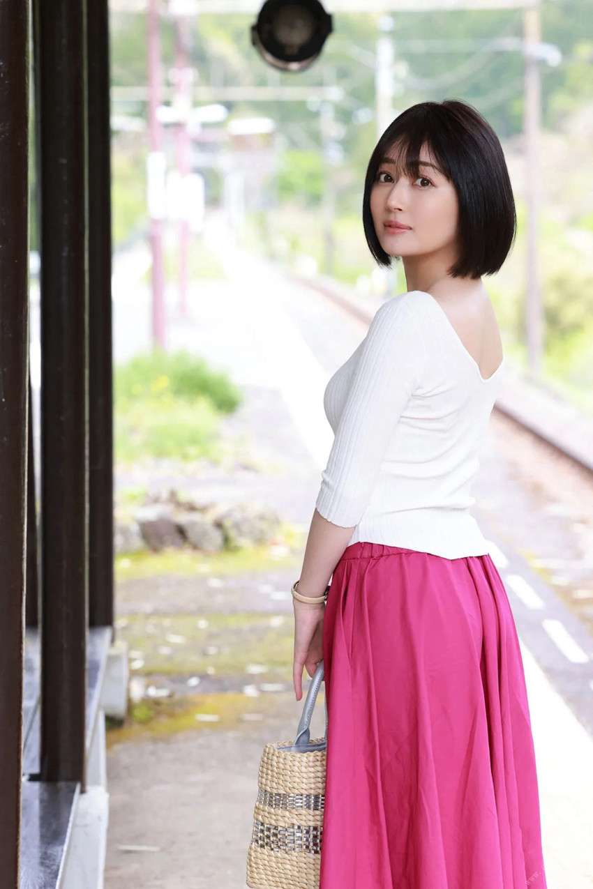 车站的少女 The girl at the station