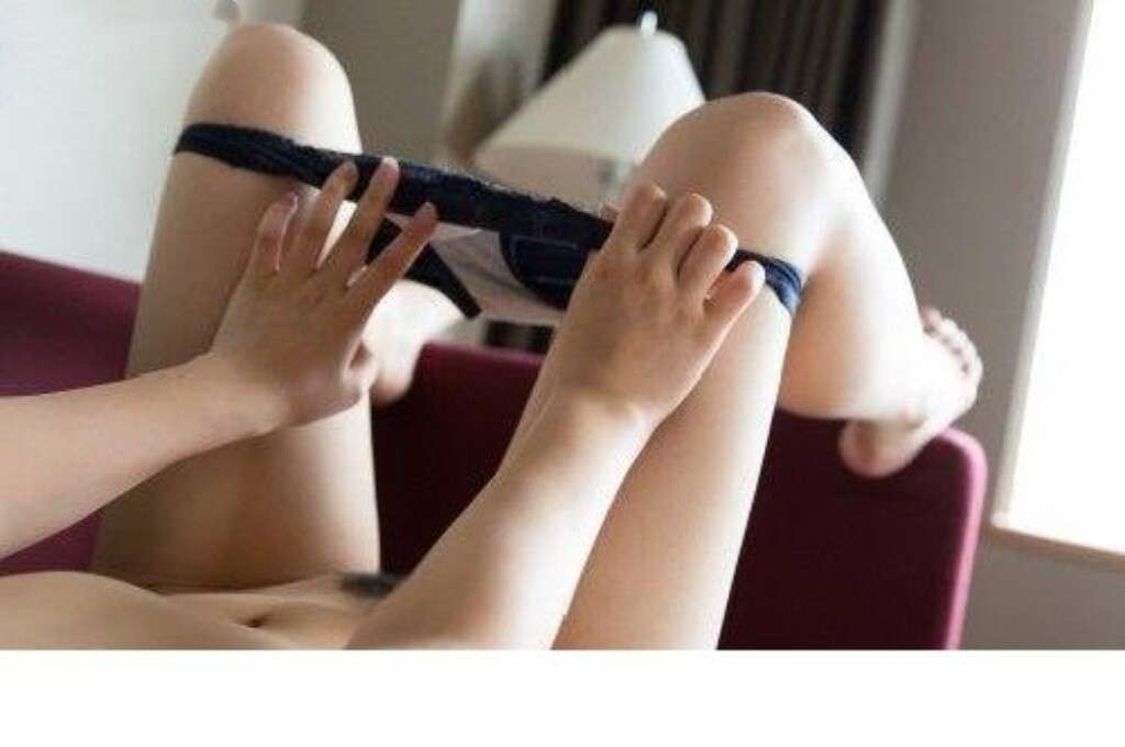 酒店午后慵懒成熟女子写真 Photo of lazy mature woman in the hotel afternoon