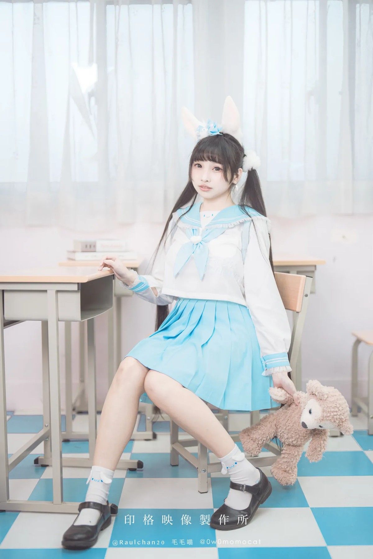 印格映像Momo写真：清纯校服下的秘密诱惑，17岁少女的青涩与欲念