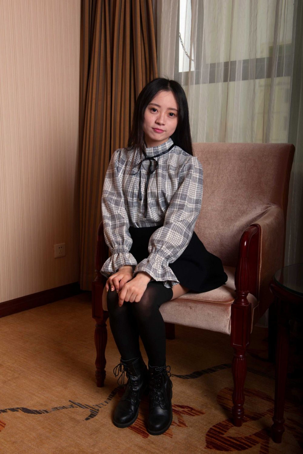 酒店邂逅：清纯黑丝少女的秘密