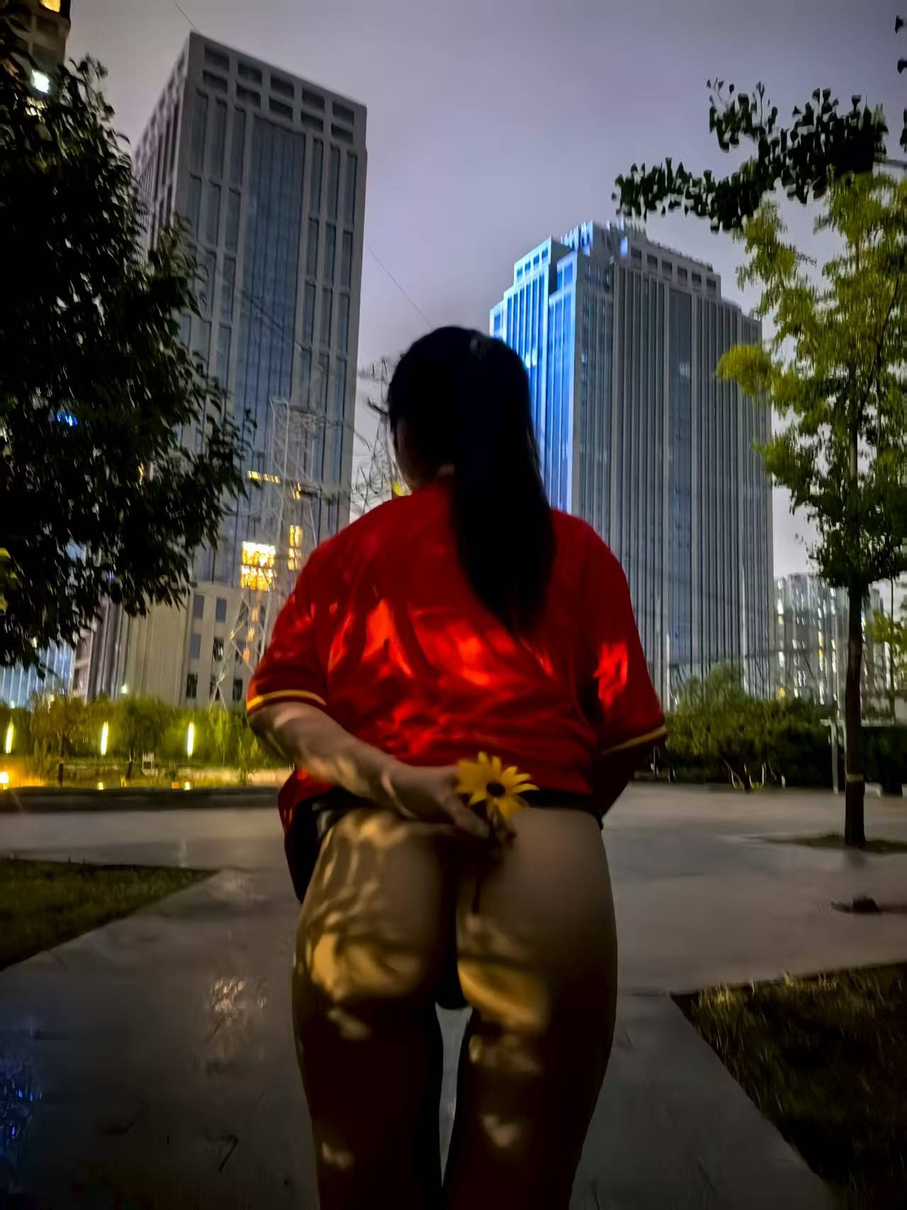 厦门淫荡人妻摘菊花求被狠狠调教 Xiamen slutty wife picks