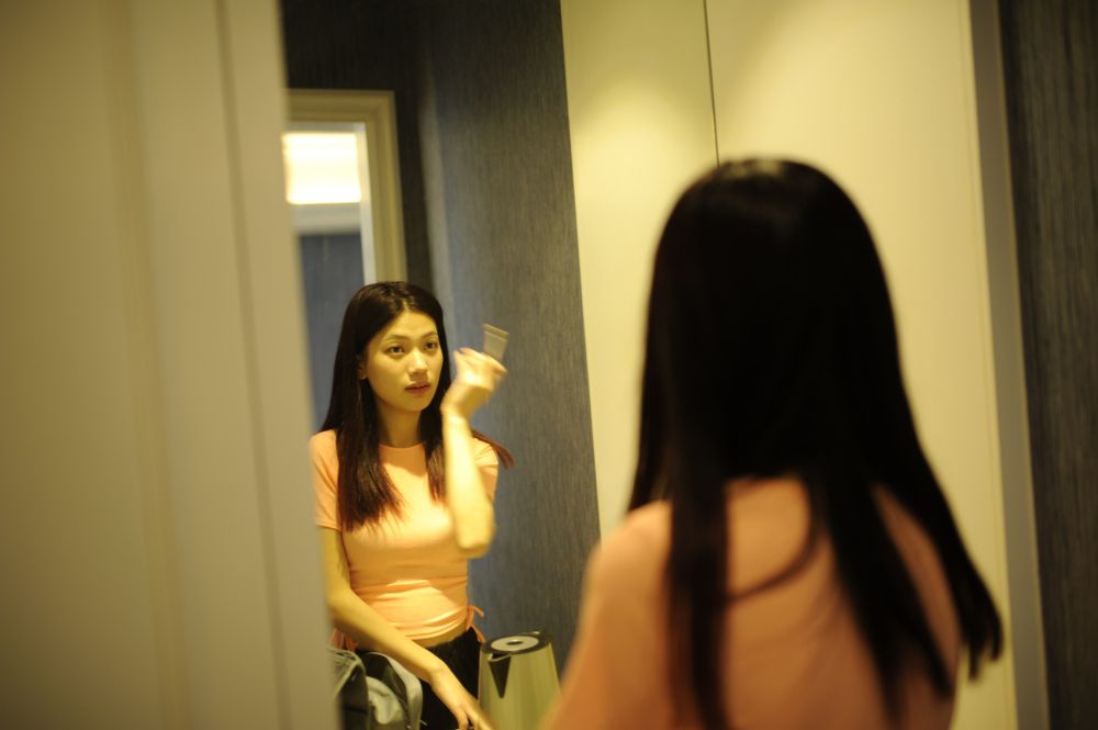 芳华绝代：镜中佳人，粉衣少女的秘密约会 The beauty in the mi