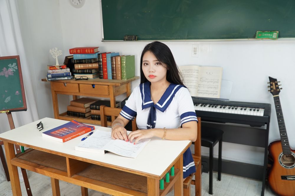 胖妹的学生装 Fat girl's student outfit