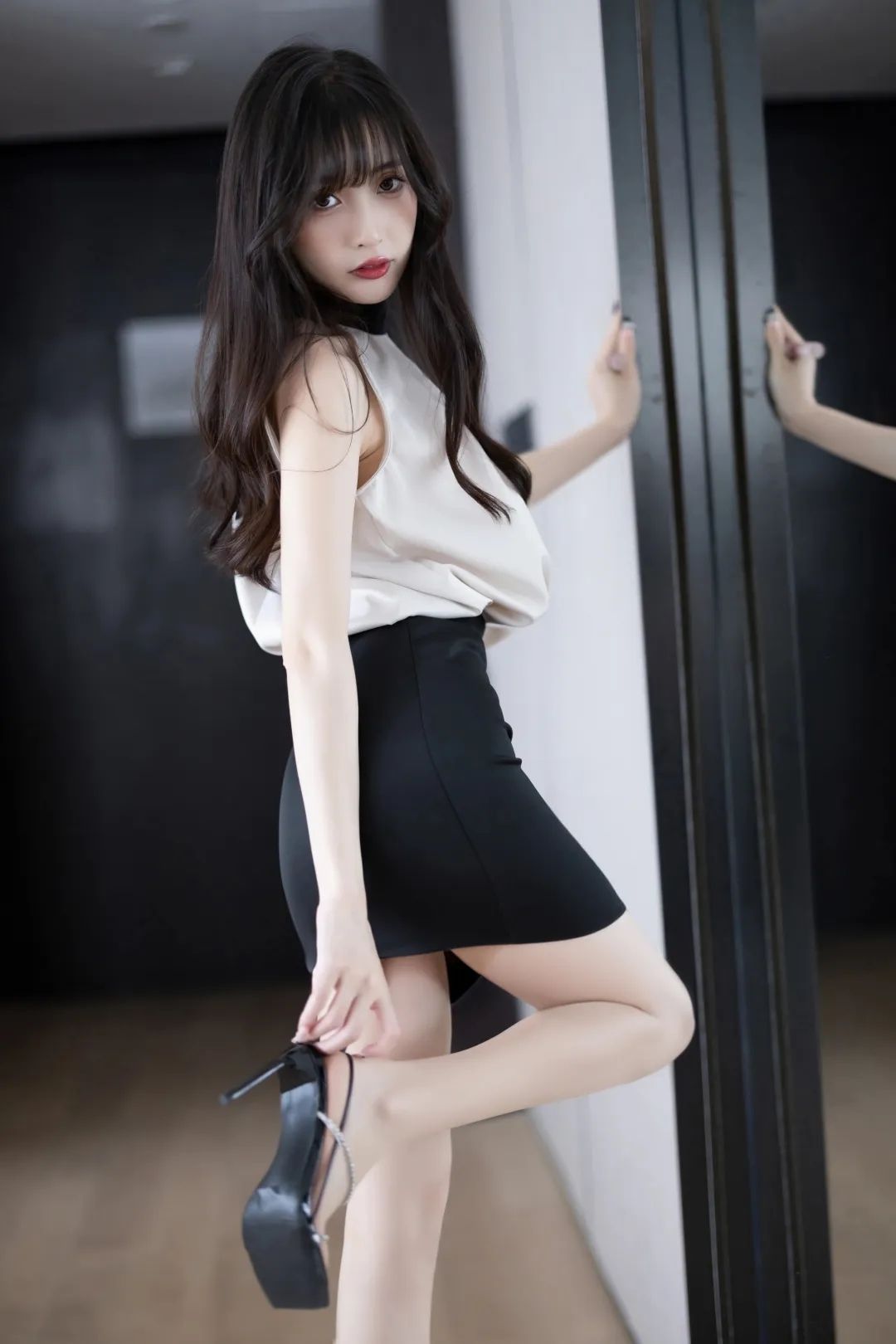 御姐装束更魅惑［33P］ The royal sister's outfit