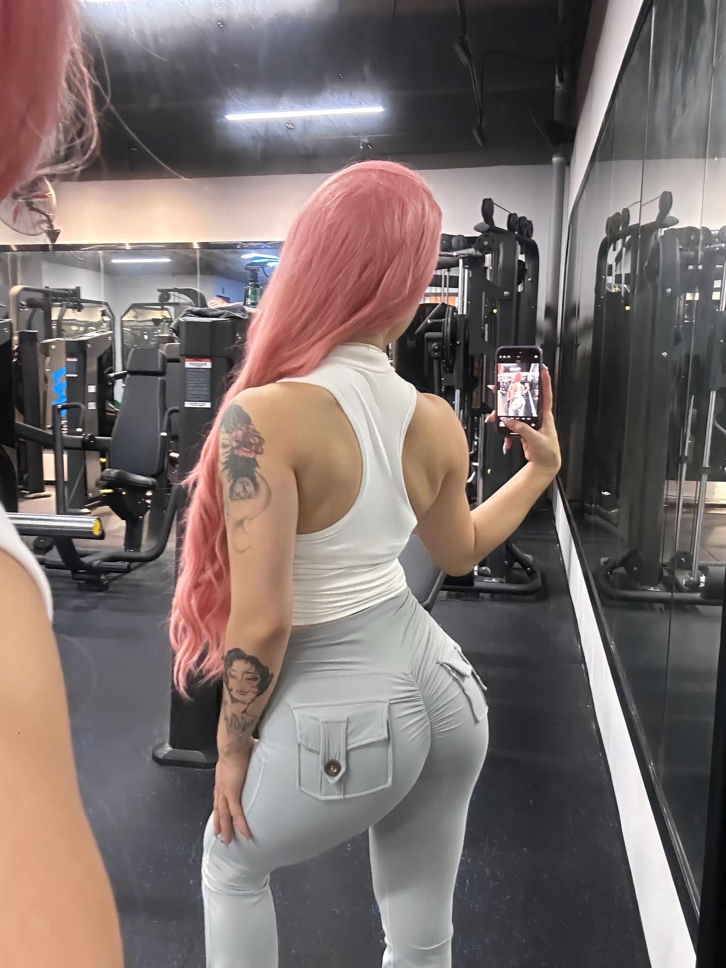 饱满的红发健身女 Full redhaired fitness woman